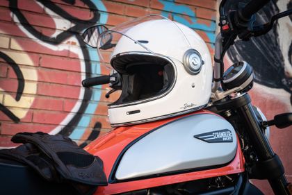 Fact checking : On débunke les principales légendes urbaines autour du casque moto