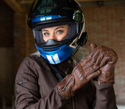 Επιλέγοντας τα σωστά γάντια μοτοσυκλέτας για γυναίκες