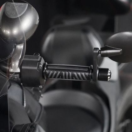 Poignées de guidon Show Chrome Combat