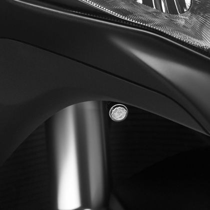 Supporto frecce Rizoma anteriore per indicatori light unit - Nero