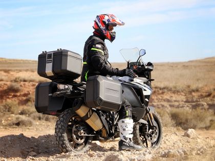 Motociklo bagažas: rinkitės lagaminus arba viršutinį dėklą, suderinamą su jūsų motociklu