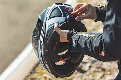 Casque moto intercom intégré : roulez connecté(e)