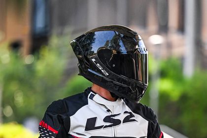 Todo sobre la vida útil de un casco de moto