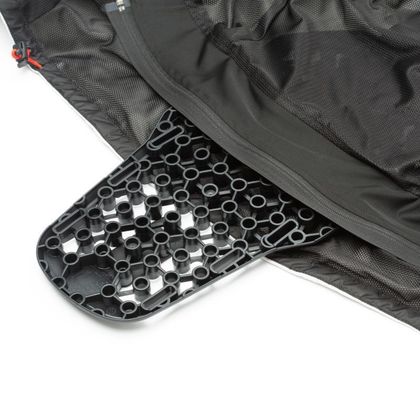 T.UR EASYFLEX 3IN1 BACK ARMOUR LEVEL 2 Back panel with shoulderstraps - Black