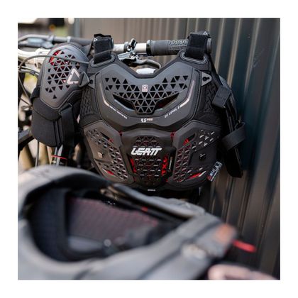 Leatt 4.5 HYBRID PRO WOMEN 2026 Borstbeschermer - Zwart