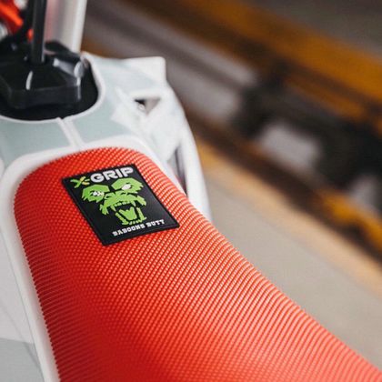 Housse de selle X-GRIP BABOONS BUTT - Rouge