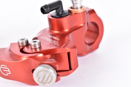 Maître cylindre de frein Beringer radial Aerotec® Ø20,5mm bocal séparé rouge (levier type 5 - 16cm)