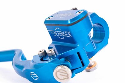 Maître cylindre de frein Beringer radial Aerotec® Ø17,5mm bocal integré bleu (levier type 2 - 14cm)