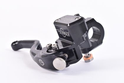 Maitre cylindre d'embrayage Beringer radial Aerotec® Ø20,5mm bocal integré noir (levier radial type 5 - 16cm) Universel