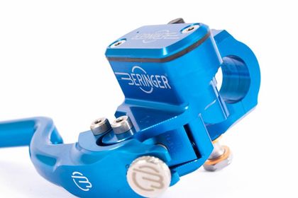 Maitre cylindre d'embrayage Beringer radial Aerotec® Ø14mm bocal integré bleu (levier radial type 2 - 14cm) Universel
