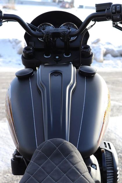 Couvre reservoir Cult Werk tableau bord Low Rider S