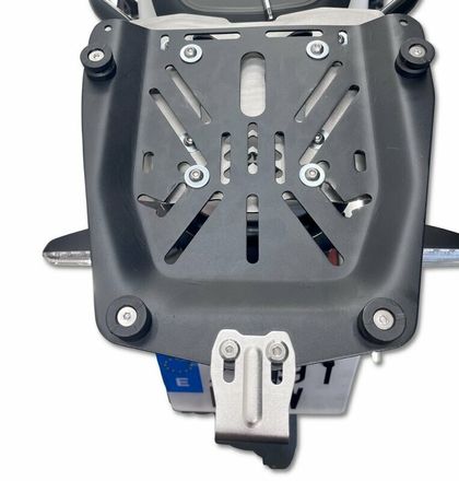 Placa GPR Tech Para Top Case 35 LT Ref.: GTE00995A / PIA.ROY.2.SP.26 ROYAL ENFIELD 450 HIMALAYAN 450 - 2024 - 2025