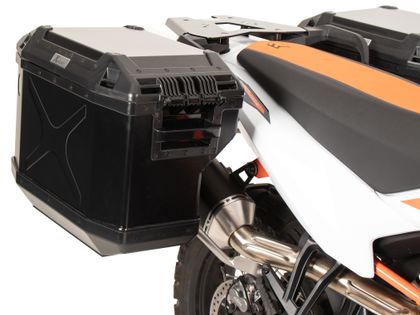 Valise Hepco & Becker Xplorer avec support Cutout - noir/Acier inoxydable Ref : HBE04071A / 6517660 00 22-01-40 KTM 790 790 ADVENTURE - 2024 - 2025