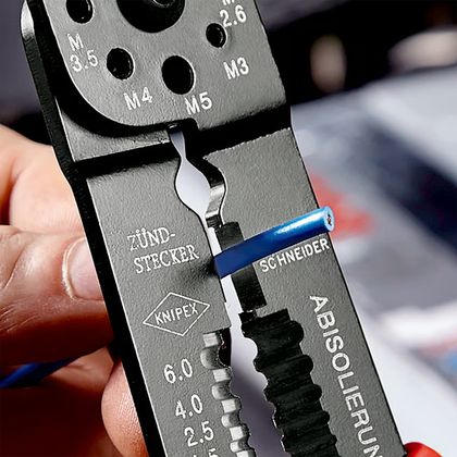 Pince à sertir Knipex UNIVERSELLE PRO COMPACT PRECIFORCE 230mm POIGNEE ERGONOMIQUE COSSES CONNECTEURS NON ISOLES 97 21 215 B MADE IN GERMANY Universel