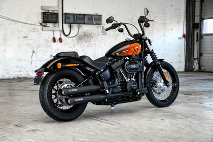 Miller Exhaust Polished, Black SlashCut Tip Silencer