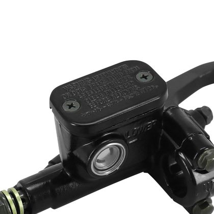 Maître cylindre de frein P2R MAITRE CYLINDRE DE FREIN 50 A BOITE ADAPTABLE DERBI 50 SENDA AVANT DROIT NOIR