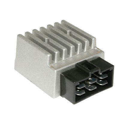 Régulateur de tension P2R REGULATEUR DE TENSION 50 A BOITE ADAPTABLE DERBI 50 SENDA, GPR - GILERA 50 RCR, SMT - APRILIA 50 RS, RX, SX (CONNECTEUR NOIR - 6 Ref : P2R03734A / 138661 