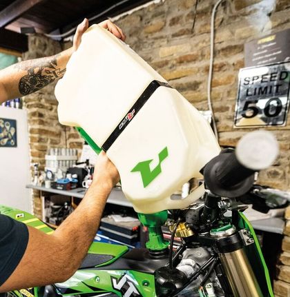 Racetech R15 Benzinekan met snelvuller Jerrican Universeel