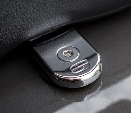 SADDLEMEN Vis Befestigungssatz für den Sattel Universell