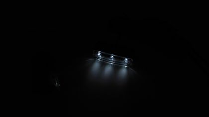 Shin Yo Universal TRI-LED-Standlicht mit Halter und selbstklebender Folie, 12V Lichter Universell