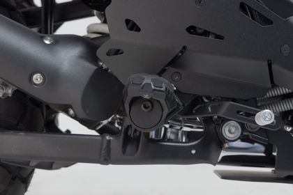 SW-MOTECH EVO - Black Footpegs