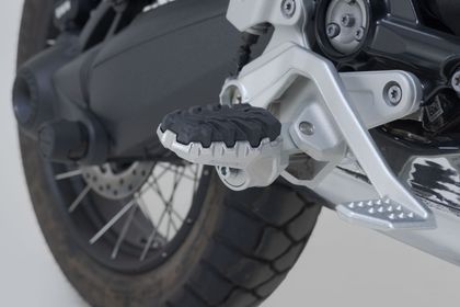 SW-MOTECH EVO - Black Footpegs