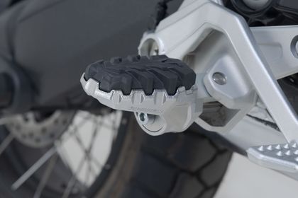 SW-MOTECH EVO - Black Footpegs