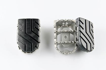 SW-MOTECH ION Footpegs Ref : SWM00331A / FRS.10.011.10000/S CF MOTO 800 800 MT-X - 2025 - 2026