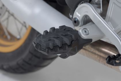 SW-MOTECH EVO - Black Footpegs