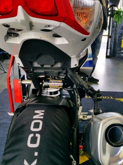 Touratech Wettbewerb - Weiß Dämpfer