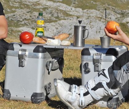 Table de camping Touratech Pour valises ZEGA Evo / ZEGA Pro / ZEGA Pro2 / ZEGA Mundo Universel