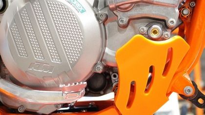 Protector motor aXp Cubrecárter Enduro Extrem naranja