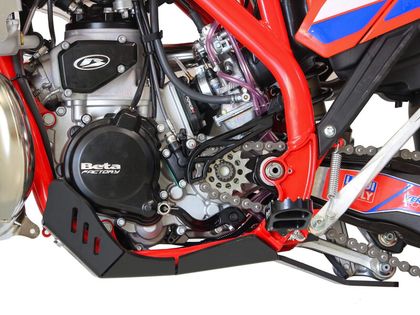 aXp Xtrem mit Gestängeschutz Motorschuh