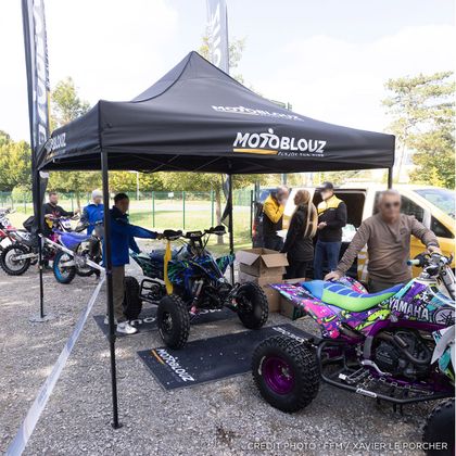 Motoblouz + STORAGE BAG ON WHEELS Universal Paddock shelter - Black
