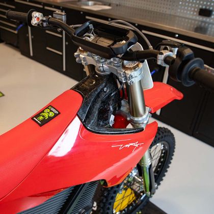 Housse de selle X-GRIP BABOONS BUTT - Rouge