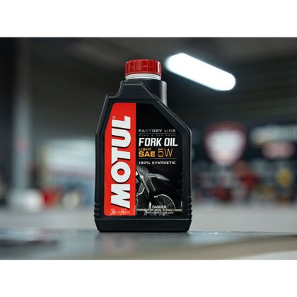 Olej widelca Motul OLEJ DO WIDEŁ EXPERT 5W 1L Universal
