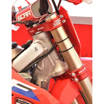 Scar Drievoudige klemmen Vork T-shirts - Rood