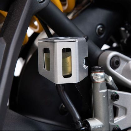 Protezione pompa freno SW-MOTECH - BMW/DUCATI/KTM universale - Grigio Ref : SCT.07.174.10102/S 