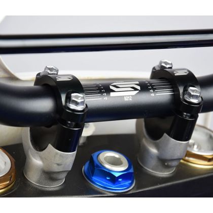 Scar Diameter 28.6mm + 20mm Universal Handlebar clamp - Black