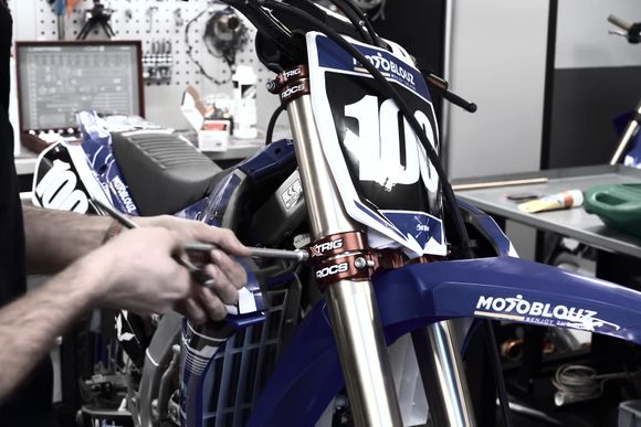 Entretenir sa motocross : nos tutos techniques en vidéo